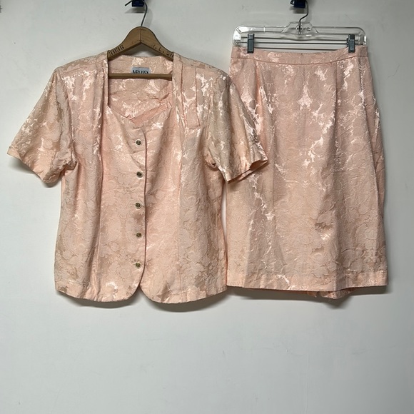 Vintage Dresses & Skirts - Vintage Melissa Light Pink Brocade Two Piece Dress Suit